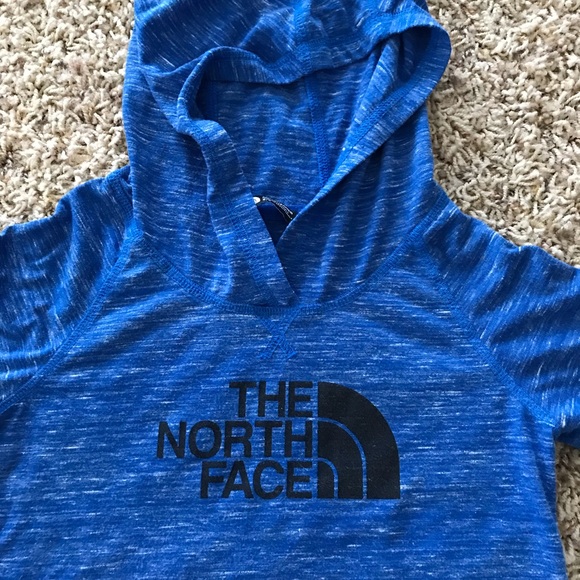 Boys North Face hoodie - Picture 2 of 3